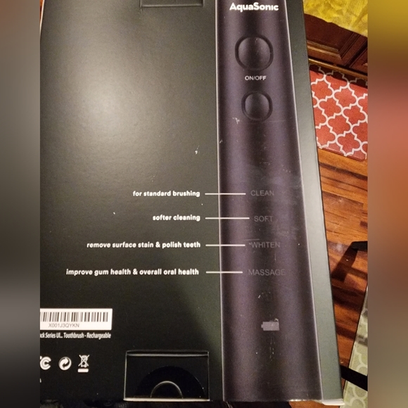 Aquasonic Black Series Ultra Whitening Electric Toothbrush - Picture 2 of 3